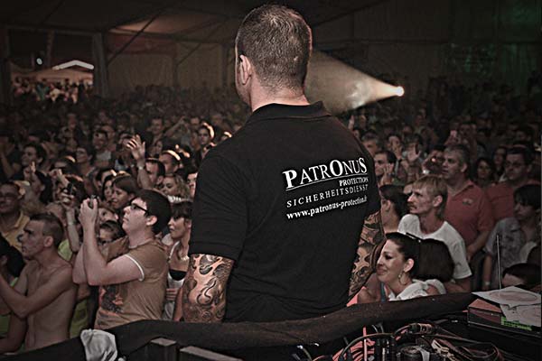 Foto eines Paronus Mitarbeiters bei einer Veranstaltung in Freiburg